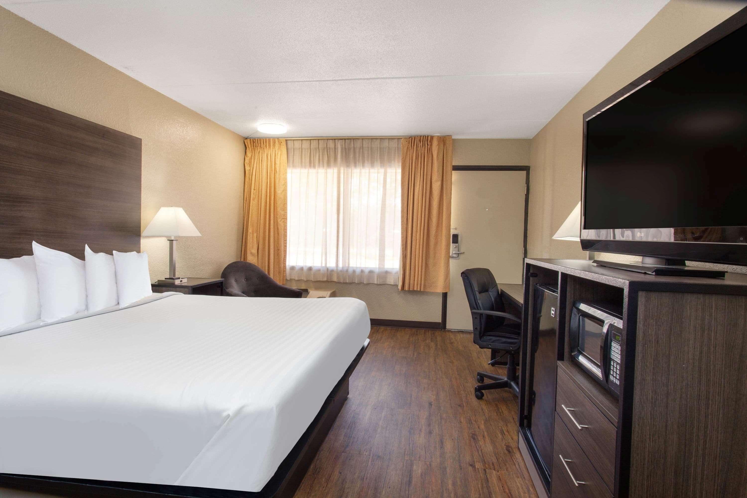 Travelodge By Wyndham Deltona Exterior photo