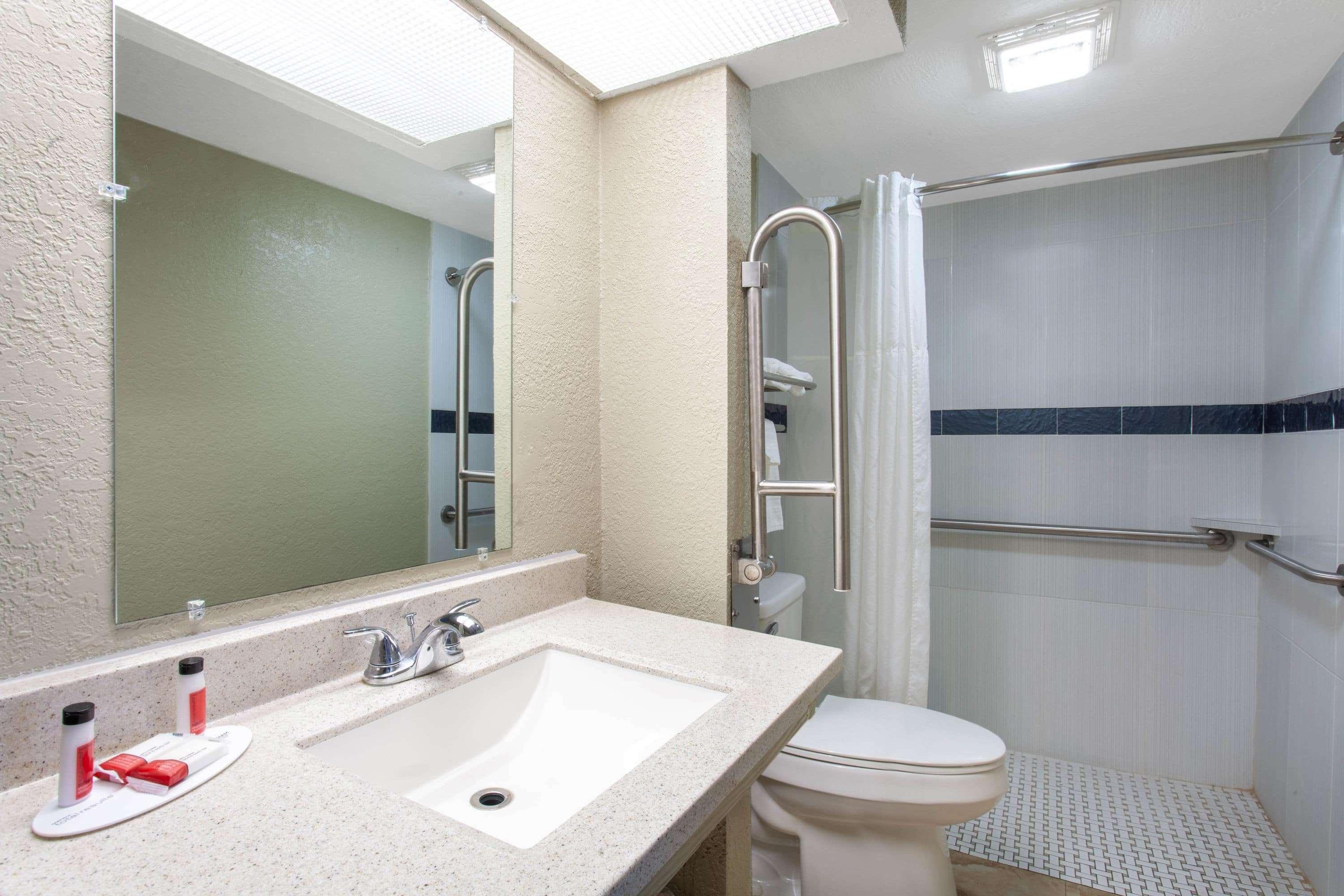 Travelodge By Wyndham Deltona Exterior photo