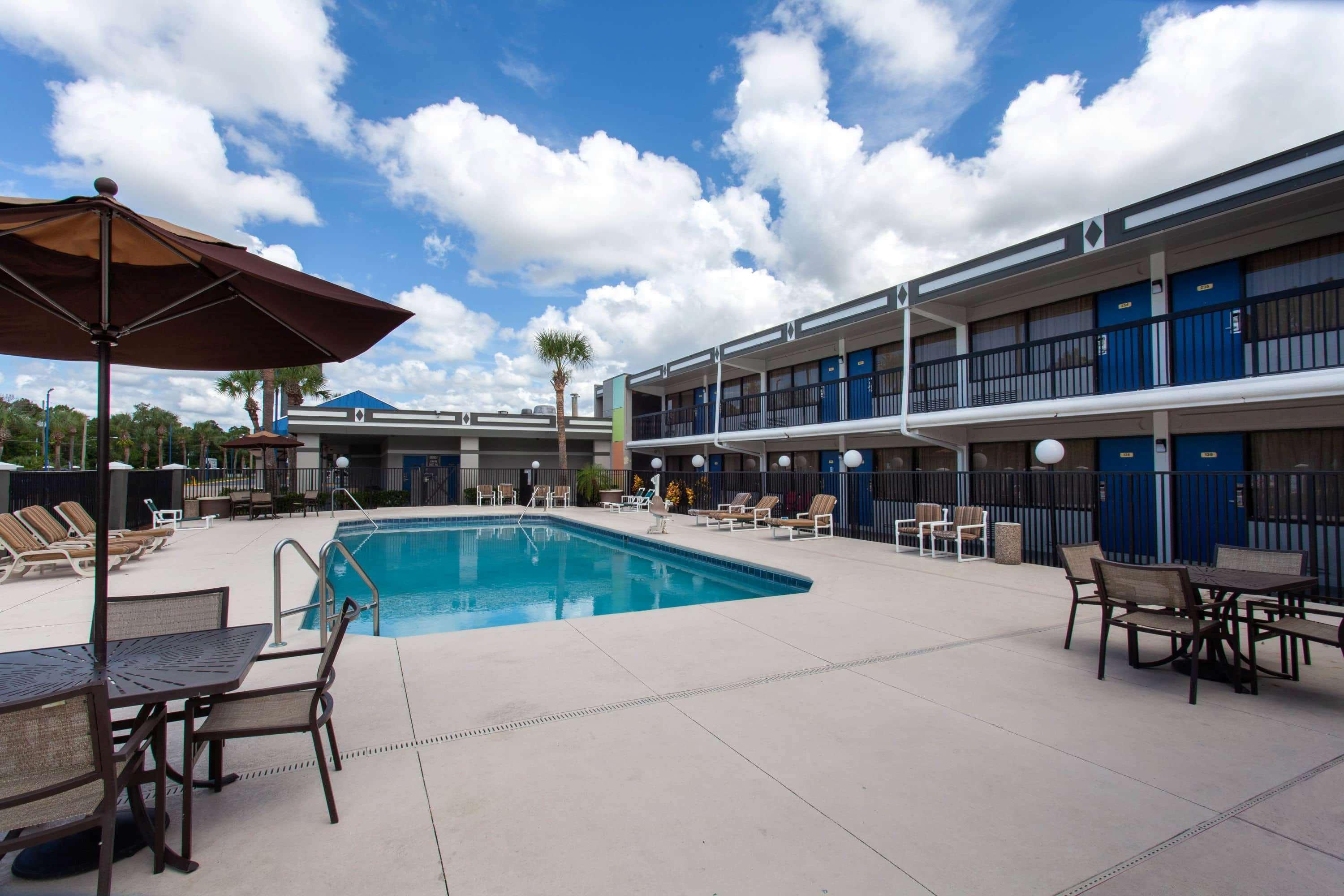 Travelodge By Wyndham Deltona Exterior photo